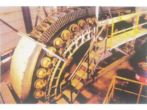 波状挡边输送机